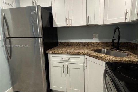 Condo in Pompano Beach, Florida, 1 bedroom  № 1970532 - photo 8