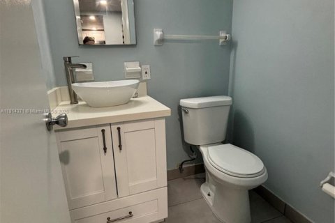 Condo in Pompano Beach, Florida, 1 bedroom  № 1970532 - photo 20