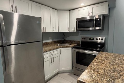 Condo in Pompano Beach, Florida, 1 bedroom  № 1970532 - photo 6