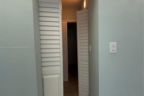 Condo in Pompano Beach, Florida, 1 bedroom  № 1970532 - photo 15