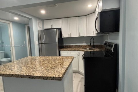 Condo in Pompano Beach, Florida, 1 bedroom  № 1970532 - photo 7