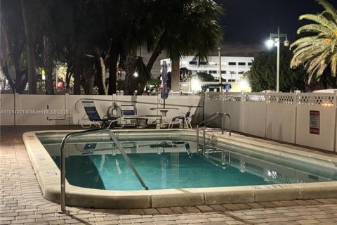 Condo in Pompano Beach, Florida, 1 bedroom  № 1970532 - photo 27