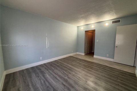 Condo in Pompano Beach, Florida, 1 bedroom  № 1970532 - photo 14