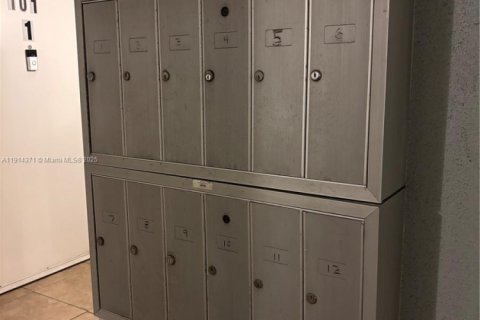 Condo in Pompano Beach, Florida, 1 bedroom  № 1970532 - photo 25