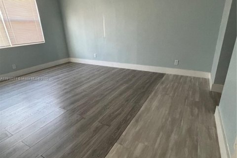 Condo in Pompano Beach, Florida, 1 bedroom  № 1970532 - photo 13