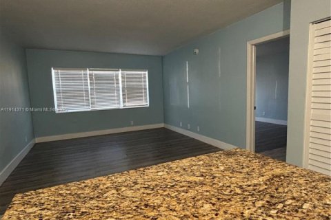 Condo in Pompano Beach, Florida, 1 bedroom  № 1970532 - photo 11