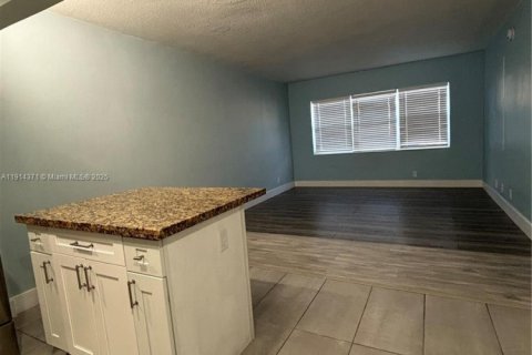 Condo in Pompano Beach, Florida, 1 bedroom  № 1970532 - photo 10