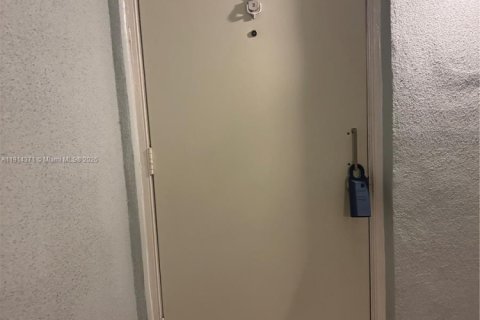 Condo in Pompano Beach, Florida, 1 bedroom  № 1970532 - photo 21