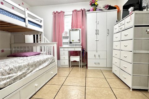 Villa ou maison à vendre à Miami, Floride: 3 chambres, 97.55 m2 № 2024721 - photo 16