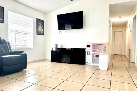 Villa ou maison à vendre à Miami, Floride: 3 chambres, 97.55 m2 № 2024721 - photo 10