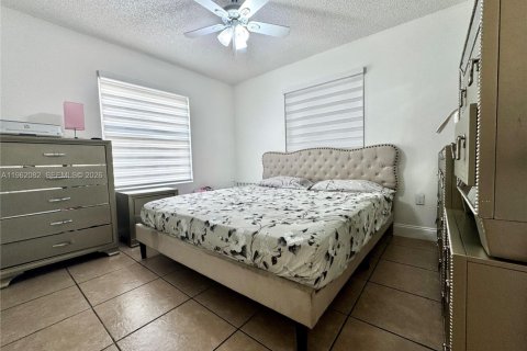 Villa ou maison à vendre à Miami, Floride: 3 chambres, 97.55 m2 № 2024721 - photo 13