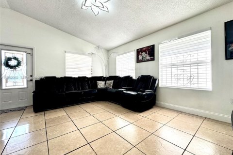 Villa ou maison à vendre à Miami, Floride: 3 chambres, 97.55 m2 № 2024721 - photo 11