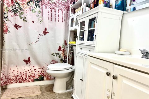 Villa ou maison à vendre à Miami, Floride: 3 chambres, 97.55 m2 № 2024721 - photo 14