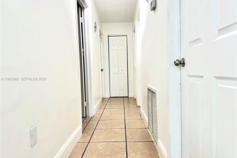 Villa ou maison à vendre à Miami, Floride: 3 chambres, 97.55 m2 № 2024721 - photo 12