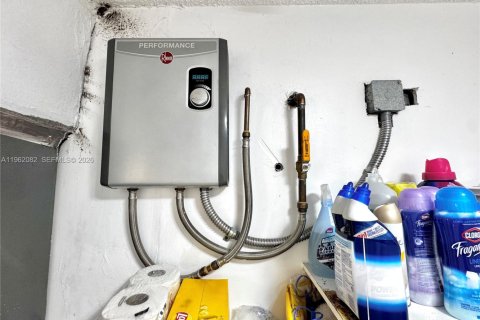 Villa ou maison à vendre à Miami, Floride: 3 chambres, 97.55 m2 № 2024721 - photo 24