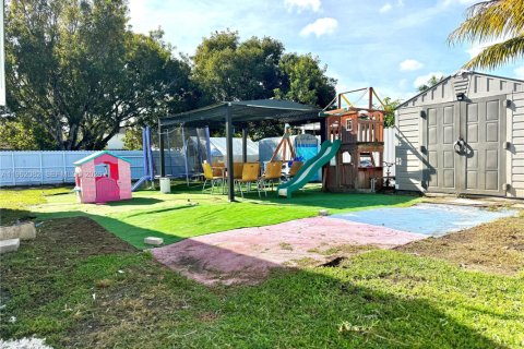 Villa ou maison à vendre à Miami, Floride: 3 chambres, 97.55 m2 № 2024721 - photo 17