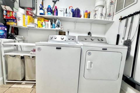 Villa ou maison à vendre à Miami, Floride: 3 chambres, 97.55 m2 № 2024721 - photo 22