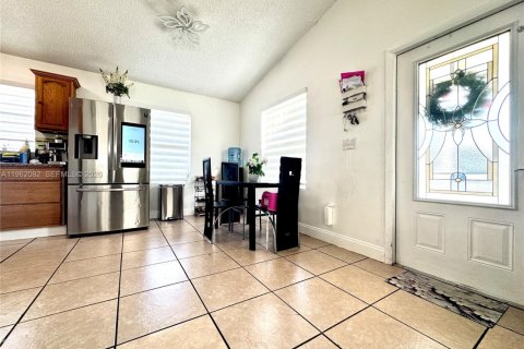 Villa ou maison à vendre à Miami, Floride: 3 chambres, 97.55 m2 № 2024721 - photo 9