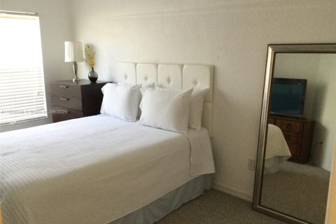 Снять в аренду таунхаус в Киссимми, Флорида 3 спальни, № 1959447 - фото 11