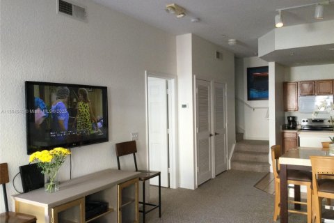 Снять в аренду таунхаус в Киссимми, Флорида 3 спальни, № 1959447 - фото 5