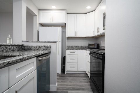 Copropriété à vendre à Deltona, Floride: 2 chambres, 83.33 m2 № 1577338 - photo 4
