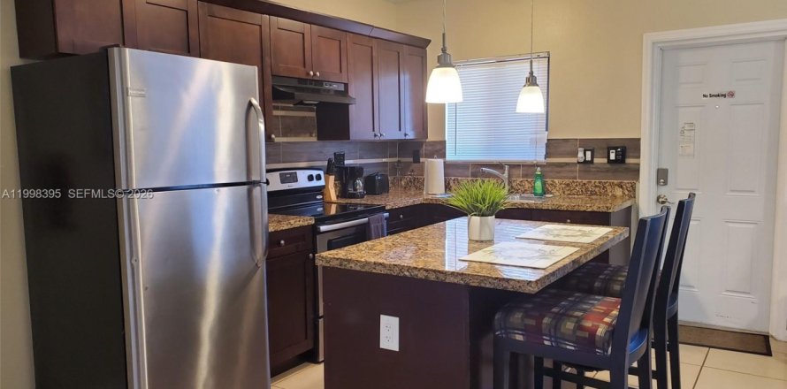 Apartamento en Hollywood, Florida 1 dormitorio, 74.51 m2 № 2063580