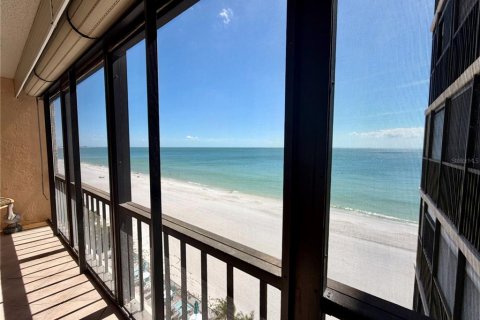Condo in Madeira Beach, Florida, 2 bedrooms  № 2393641 - photo 10