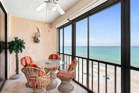 Condo in Madeira Beach, Florida, 2 bedrooms  № 2393641 - photo 2