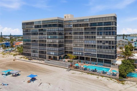 Condo in Madeira Beach, Florida, 2 bedrooms  № 2393641 - photo 6
