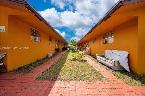 Commercial property in Hallandale Beach, Florida № 1987653 - photo 3