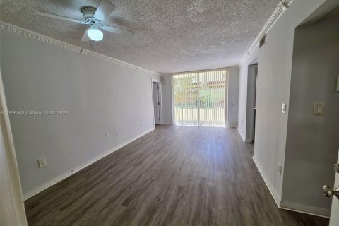 Condo in Miami, Florida, 2 bedrooms  № 1881575 - photo 6