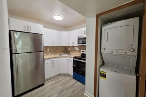 Condo in Miami, Florida, 2 bedrooms  № 1881575 - photo 4