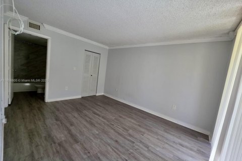 Condo in Miami, Florida, 2 bedrooms  № 1881575 - photo 9