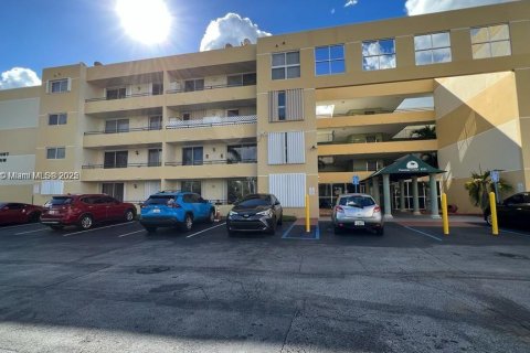 Condo in Miami, Florida, 2 bedrooms  № 1881575 - photo 21