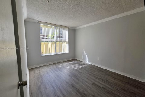 Condo in Miami, Florida, 2 bedrooms  № 1881575 - photo 12