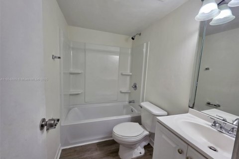 Condo in Miami, Florida, 2 bedrooms  № 1881575 - photo 15