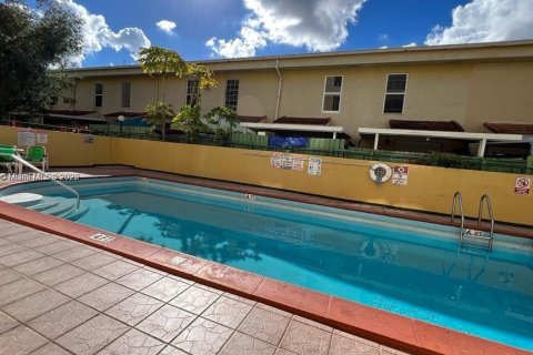 Condo in Miami, Florida, 2 bedrooms  № 1881575 - photo 22