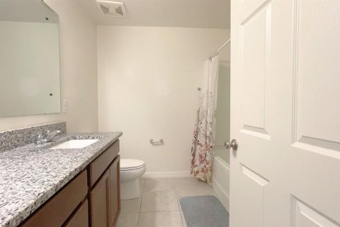 House in Clermont, Florida 4 bedrooms, 184.23 sq.m. № 2218697 - photo 13