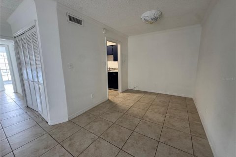 Condo in Altamonte Springs, Florida, 2 bedrooms № 2106927 - photo 6
