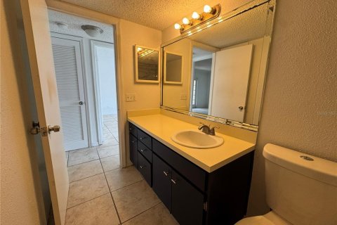 Condo in Altamonte Springs, Florida, 2 bedrooms № 2106927 - photo 14