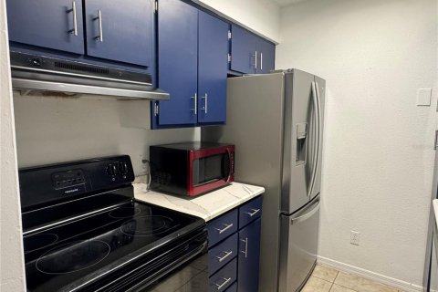 Condo in Altamonte Springs, Florida, 2 bedrooms № 2106927 - photo 7