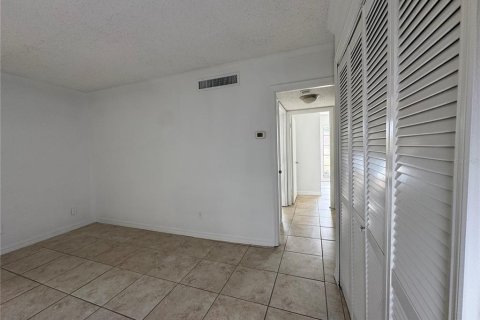 Condo in Altamonte Springs, Florida, 2 bedrooms № 2106927 - photo 11
