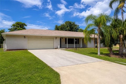 House in Sebastian, Florida 2 bedrooms, 178.84 sq.m. № 2295016