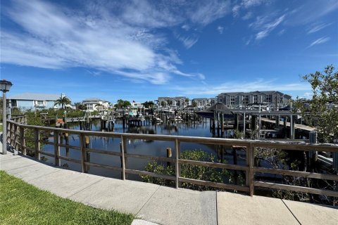 Condo in New Port Richey, Florida, 3 bedrooms  № 1886336 - photo 4