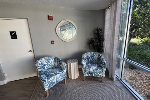 Condo in New Port Richey, Florida, 3 bedrooms  № 1886336 - photo 6