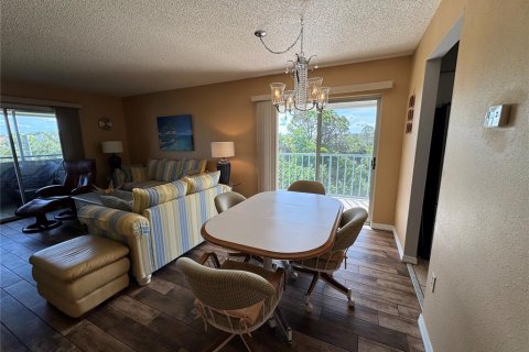 Condo in New Port Richey, Florida, 3 bedrooms  № 1886336 - photo 22