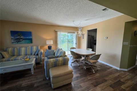 Condo in New Port Richey, Florida, 3 bedrooms  № 1886336 - photo 20