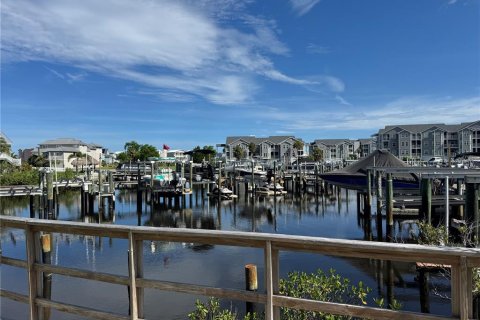 Condo in New Port Richey, Florida, 3 bedrooms  № 1886336 - photo 3