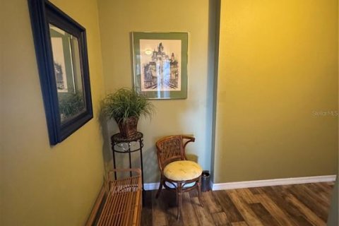 Condo in New Port Richey, Florida, 3 bedrooms  № 1886336 - photo 9