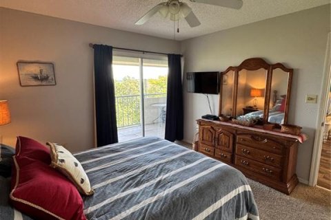 Condo in New Port Richey, Florida, 3 bedrooms  № 1886336 - photo 17